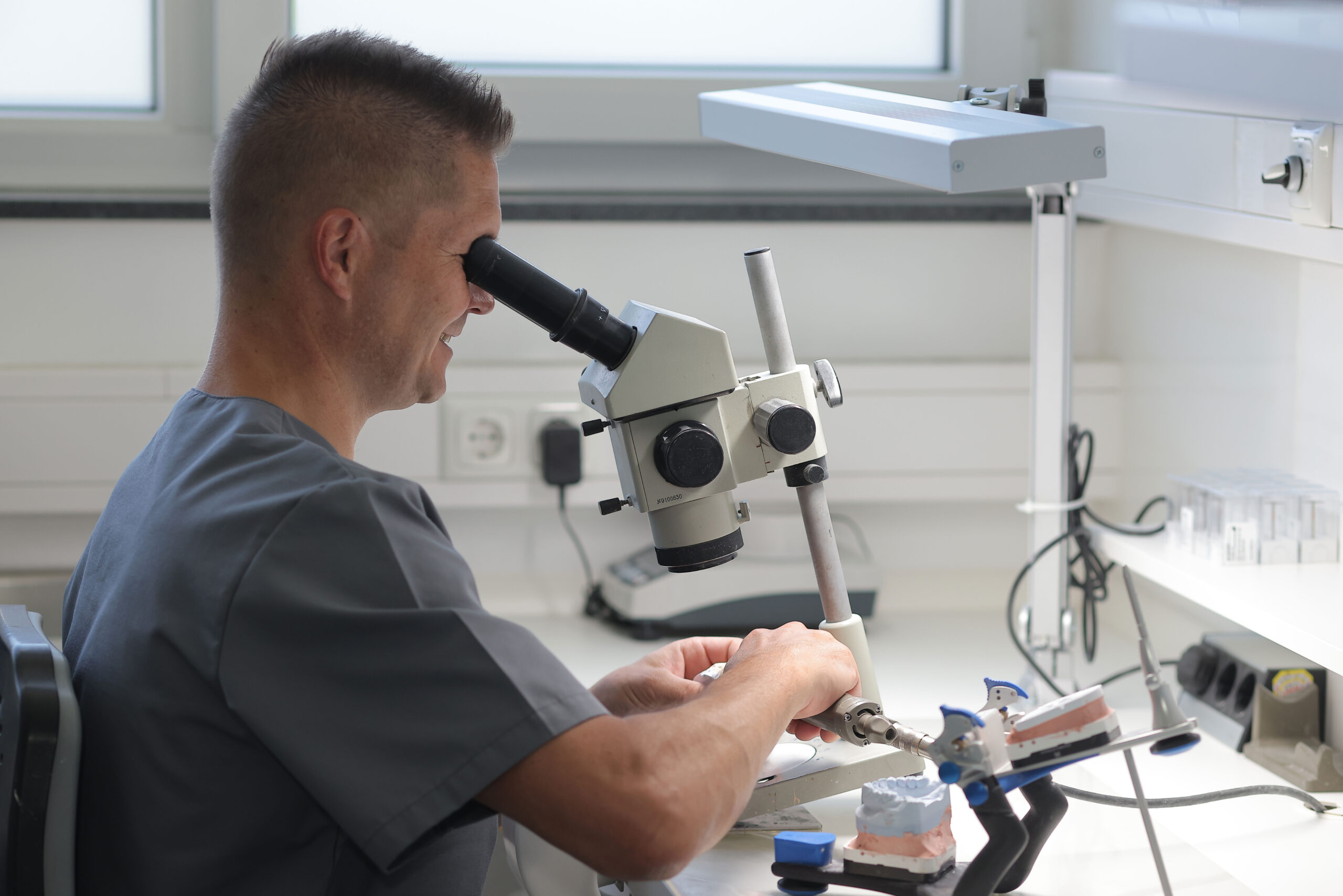 Zahnarzt-Oliver-Meier-Praxiseigenes-Labor-Details