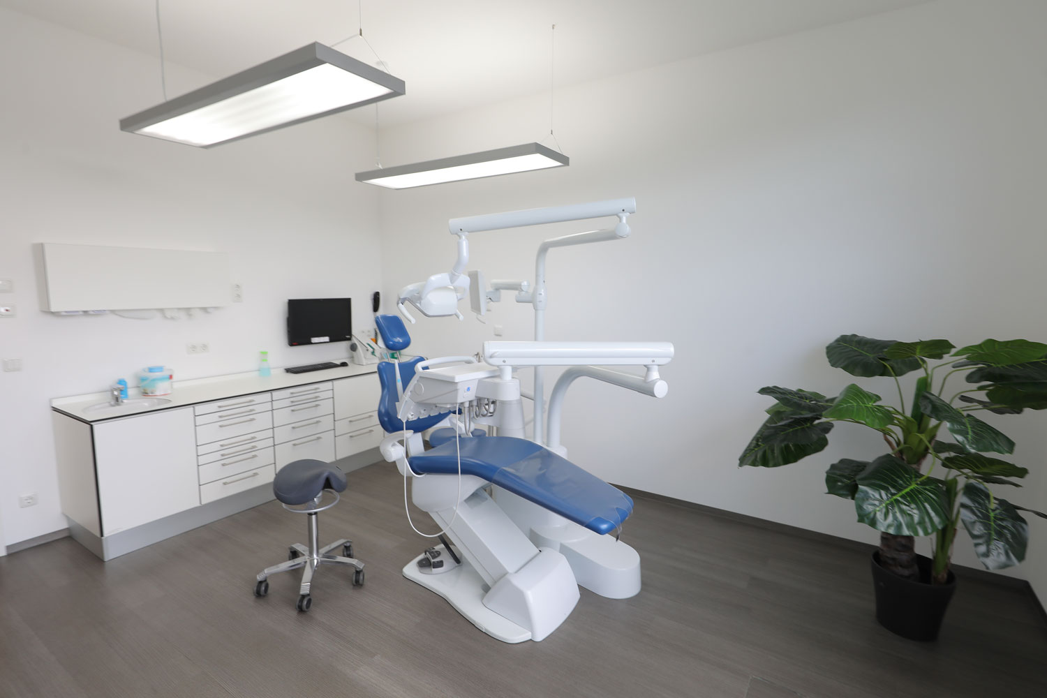 Zahnarzt-Oliver-Meier-Stuhl-Behandlungsraum